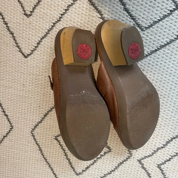 Camper Clogs - Picture 2 of 3